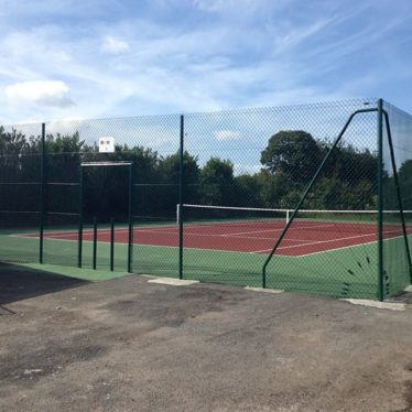 Cloture sportive autour court de tennis en Loire-Atlantique. Cloture sportive autour court de tennis en Loire-Atlantique.