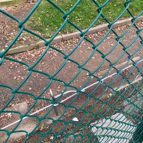 clôture grillage vert court de tennis / multisports zoom mailles