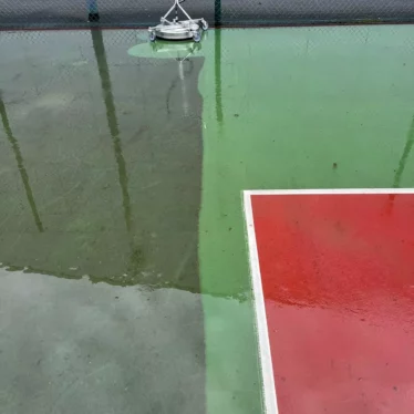 decolmatage-terrain-tennis-lannion avant après décolmatage terrain tennis Lannion