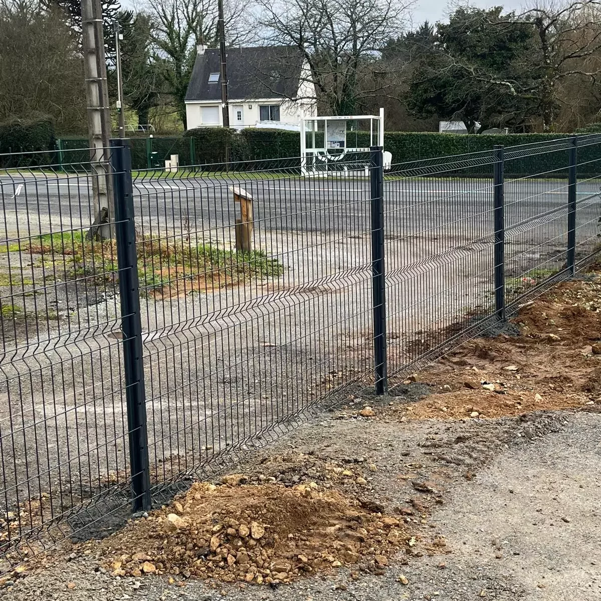 mise en place d'une clôture en treilli soudé
